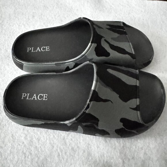 Children’s Place Unisex Easy Slip On Slides - Size 1Y. - Picture 5 of 5